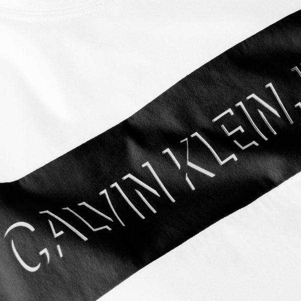 T-SHIRT BIANCA CALVIN KLEIN DI COTONE BIOLOGICO