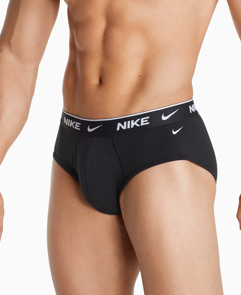 SLIP NIKE BRIEF IN CONFEZIONE  DA TRE 0000KE1006UB1 | fronte indossato | Salotto shop
